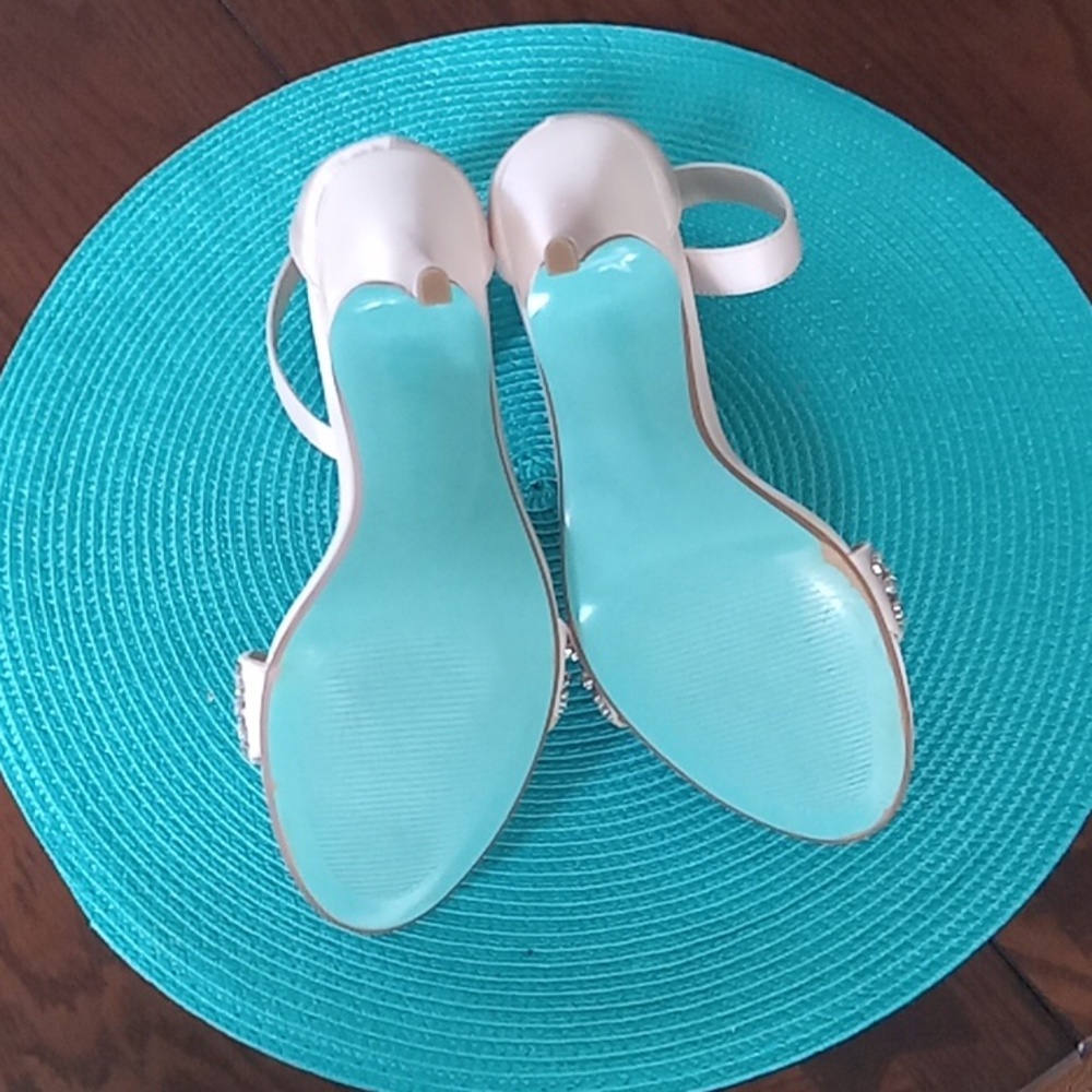 Blue by Betsey Johnson women's heels-LIKE NEW - Picture 2 of 8
